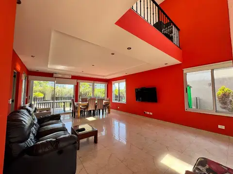 Casa 5 ambientes con 3 baños