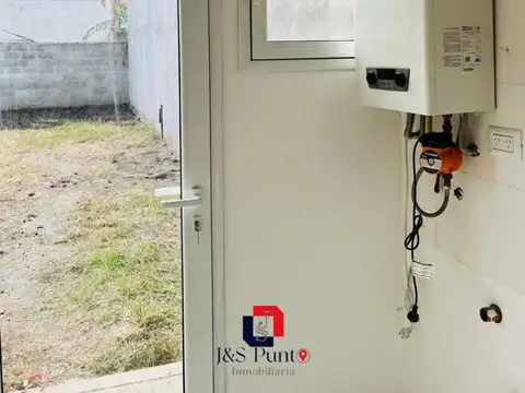 Casa en Alquiler con 1 cochera
