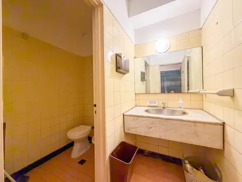 Oficina 5 ambientes con 1 baño