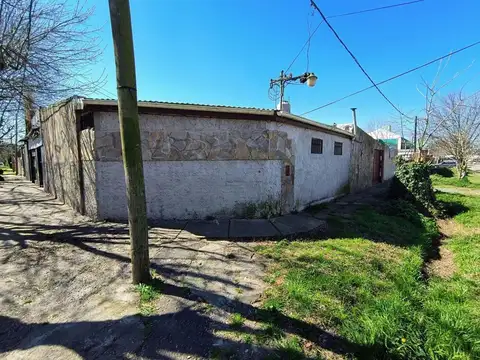 Casa en venta - 3 Dormitorios 1 Baño - La Plata