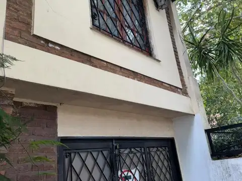 CASA 5 AMBIENTES ACEPTA PERMUTA POR MENOR VALOR  