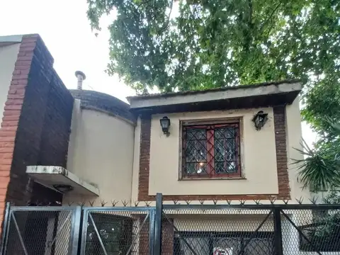 CASA 4 AMBIENTES EN MUY BUENA ZONA! APTA CREDITO 