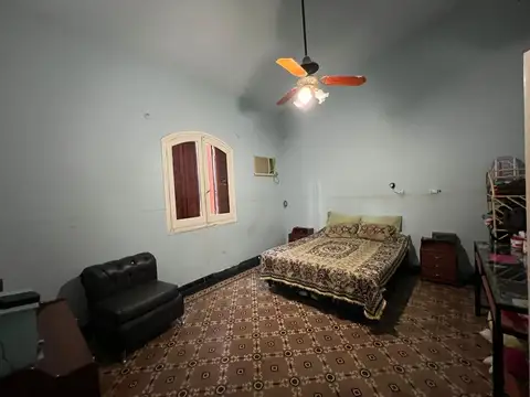 SE VENDE CASA SOBRE CALLE MAIPU 5 AMBIENTES