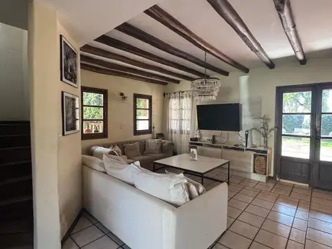 Casa en Venta en Coronel Dorrego, USD 220.000