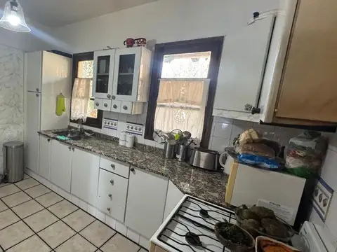 Casa en Venta con 3 cocheras
