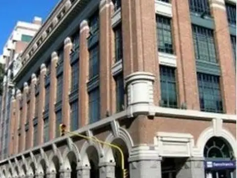 1100 m2 cubiertos mas 600 m2 descubiertos - 7 cocheras- Amoblada-Centro