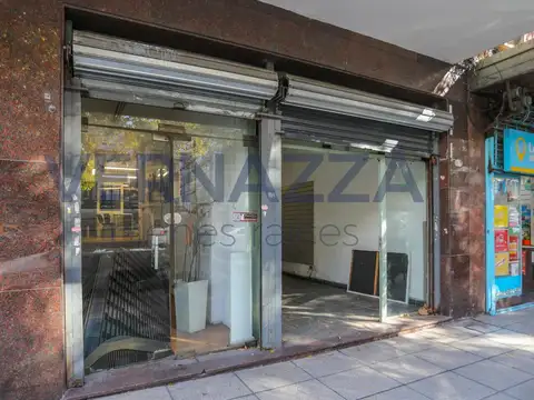 Exclusica ubicación: local sobre Av. Carabobo, a pasos de Av. Rivadavia!