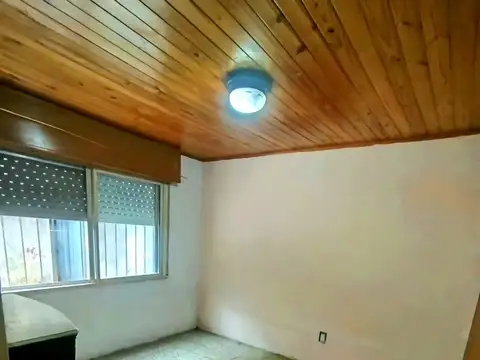 Galpon con casa sobre amplio lote