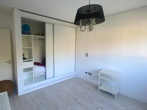 Venta casa Pilar en barrio semicerrado con parque y pileta sin expensas