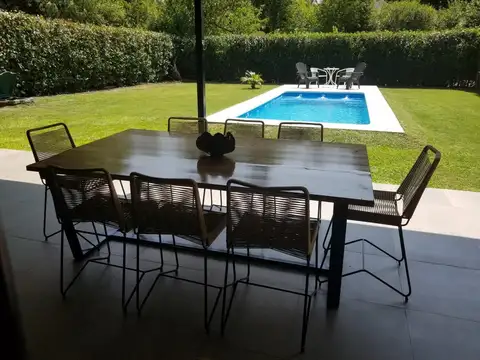 Casa en Venta con 2 cocheras
