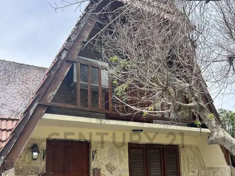 13 E/ 40 Y 41 - CASA EN VENTA VILLA DEL PLATA 2 DORMITORIOS sobre lote de 540 metros.