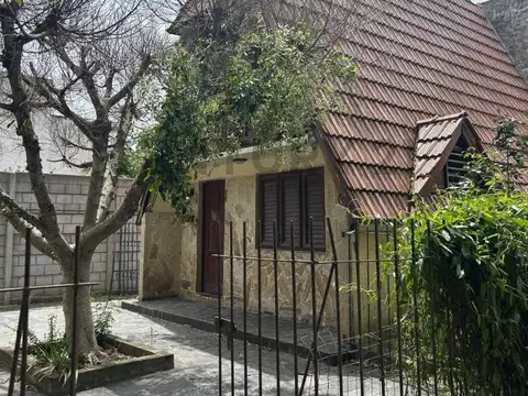13 E/ 40 Y 41 - CASA EN VENTA VILLA DEL PLATA 2 DORMITORIOS sobre lote de 540 me