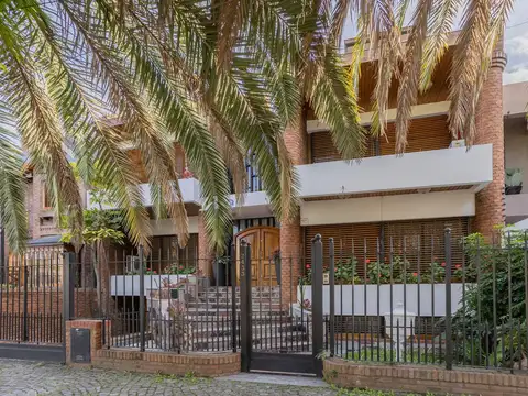 Casa 7 Ambientes con Dependencia, en Venta en Barrio Alemán - Martínez