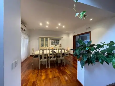 Casa en Venta con 4 cocheras