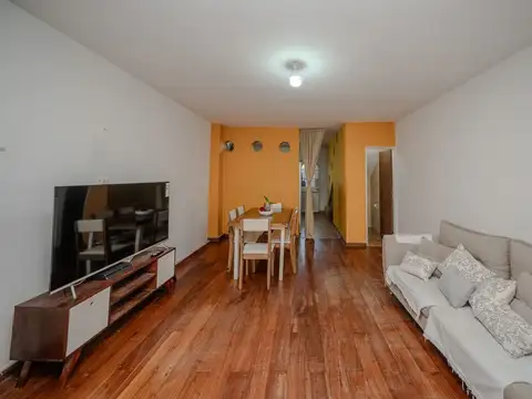 VENTA DUPLEX 3 AMBIENTES CON PATIO Y COCH CASTELAR