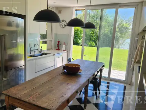 Casa en Alquiler Temporal con 4 cocheras