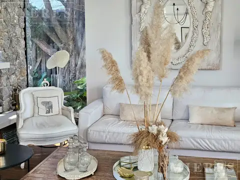 Casa 8 ambientes con 4 baños