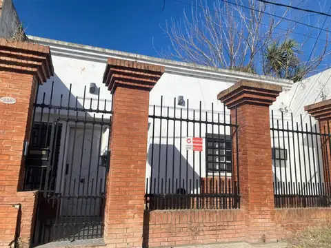 Casa 5 ambientes con 1 baño