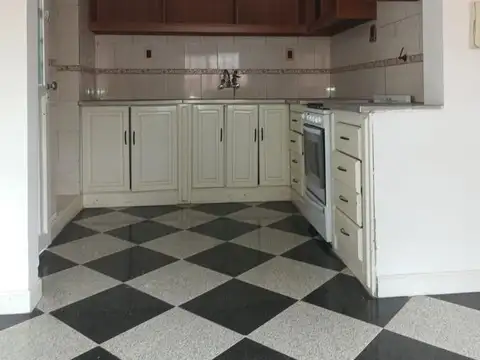Casa 5 ambientes con 1 baño