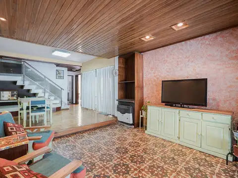 Depto Tipo Casa 6 ambientes con 2 baños