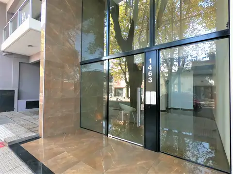 Semipiso CATEGORIA en 3 AMB. Balcon aterrazado al FRENTE, baño y toilette. Posibiliad de Cochera. VIDEO!