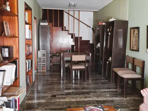 Casa 5 ambientes con 2 baños