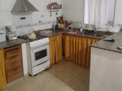 Casa en venta - 3 dormitorios 1 baño - 80mts2 - Temperley