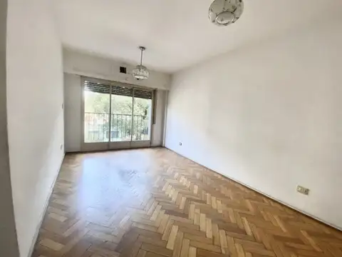 Departamento 3 ambientes con balcón en venta, Flores!