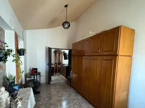 Casa 6 ambientes con 1 baño