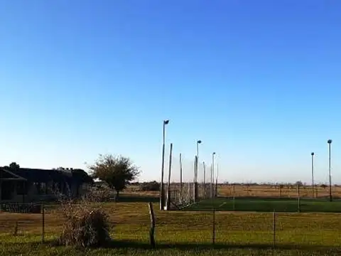 Local con 2 Canchas de Futbol 5