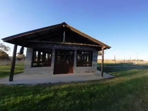 Local con 2 Canchas de Futbol 5