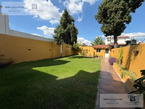 VENTA CASA 4AMB GARAGE JARDIN BARRIO PILETA