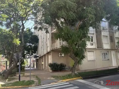 VENTA Departamento 4 ambientes, cocina independiente. Av del Libertador. Vicente López