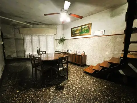 Casa 6 ambientes con 2 baños