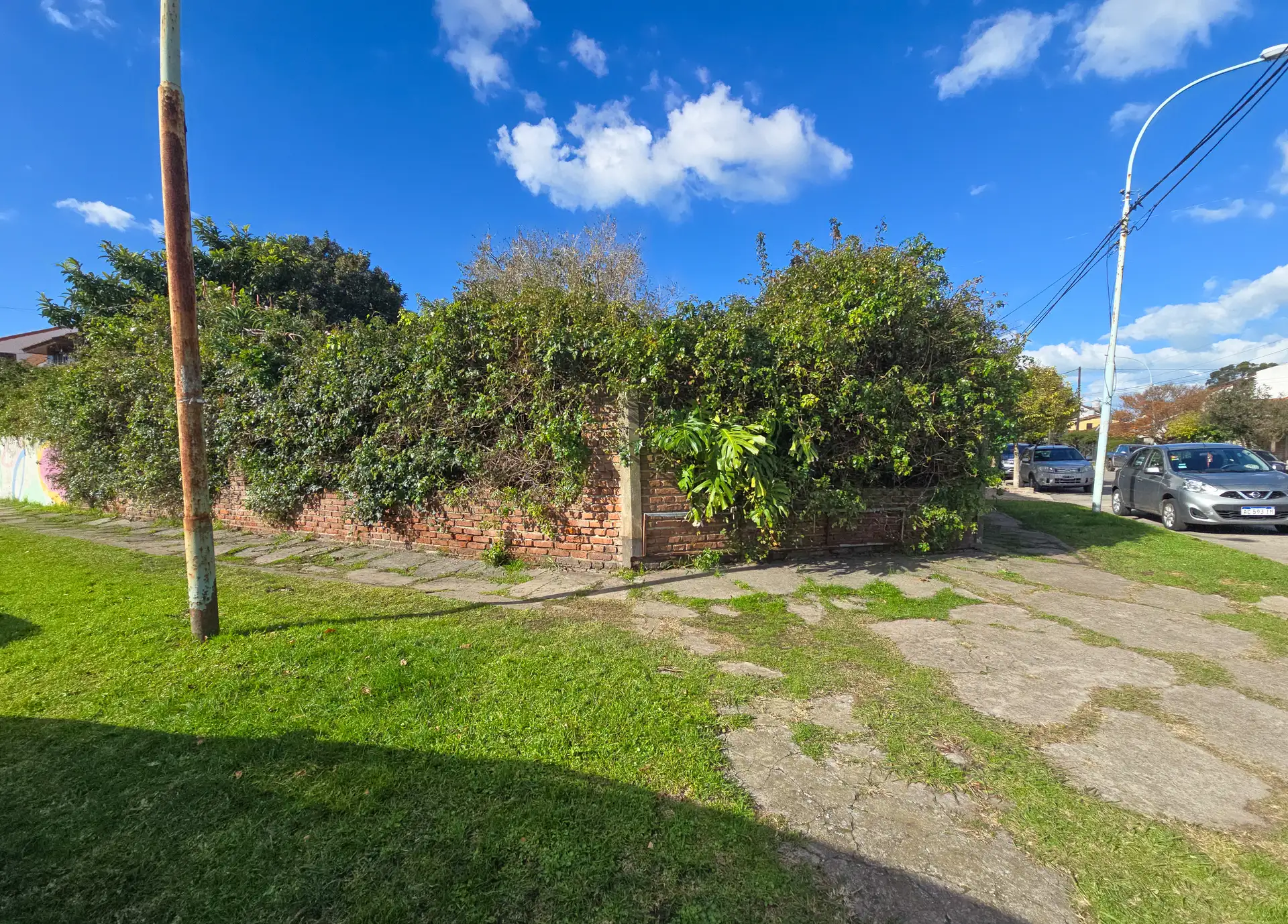 Lote de esquina 265m² - Santa Fe y Larrea