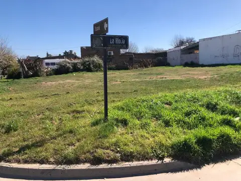 Terreno en esquina de calles La Rioja y Paraná