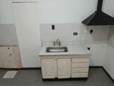 Local en Alquiler en Luis Guillon, $ 500.000