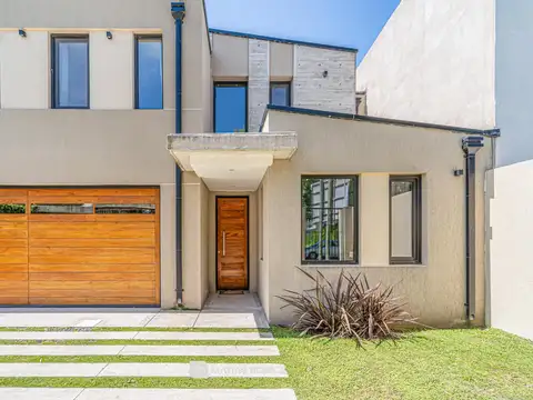 Casa 5 ambientes con 3 baños