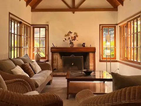 Casa en Venta con 2 cocheras