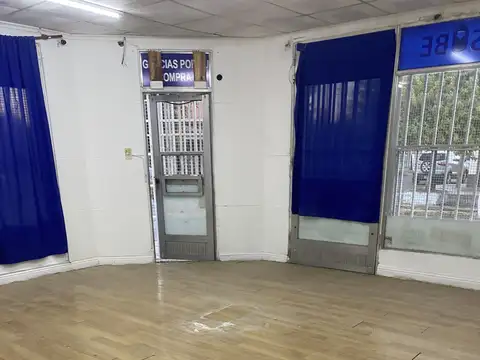 Local en esquina, zona comercial