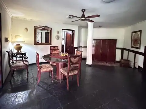 Casa 5 ambientes con 4 baños
