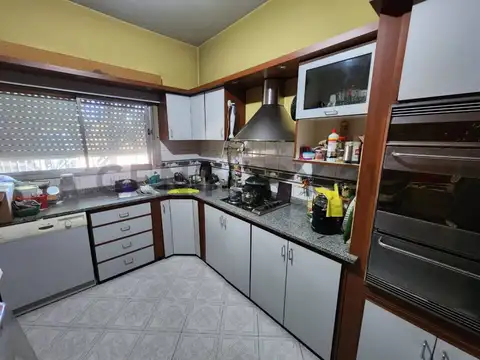 Casa 5 ambientes con 3 baños