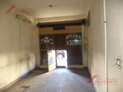 LOCAL COMERCIAL - IDEAL DEPOSITO - RAPIDO ACCESO A CAPITAL -VARIAS LINEAS DE COLECTIVO EN PUERTA