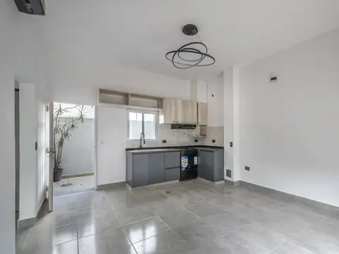 LARSEN 2300, Piso PB