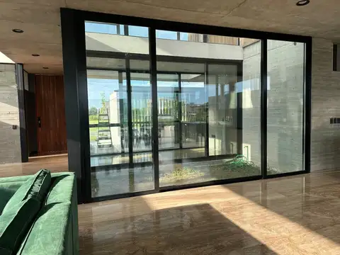 Casa 4 ambientes con 4 baños