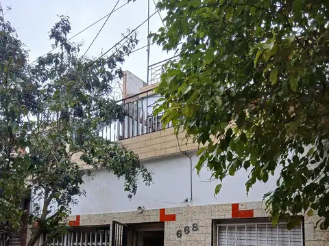 Casa de 5 ambientes en venta  Villa Celina Multifamiliar