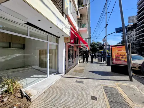 Local Comercial Sobre Av Cabildo | 23 m² | Vidriera Al Frente | Excelente Ubicación