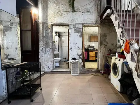 Luminoso PH 3 ambientes con patio ubicado en Boedo a refaccionar