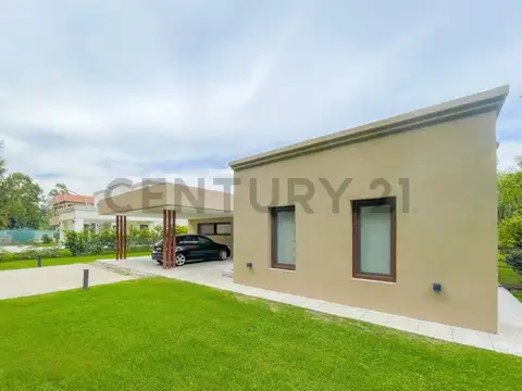 Casa 6 ambientes con 2 baños