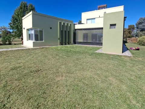 Casa en Alquiler de 4 dormitorios